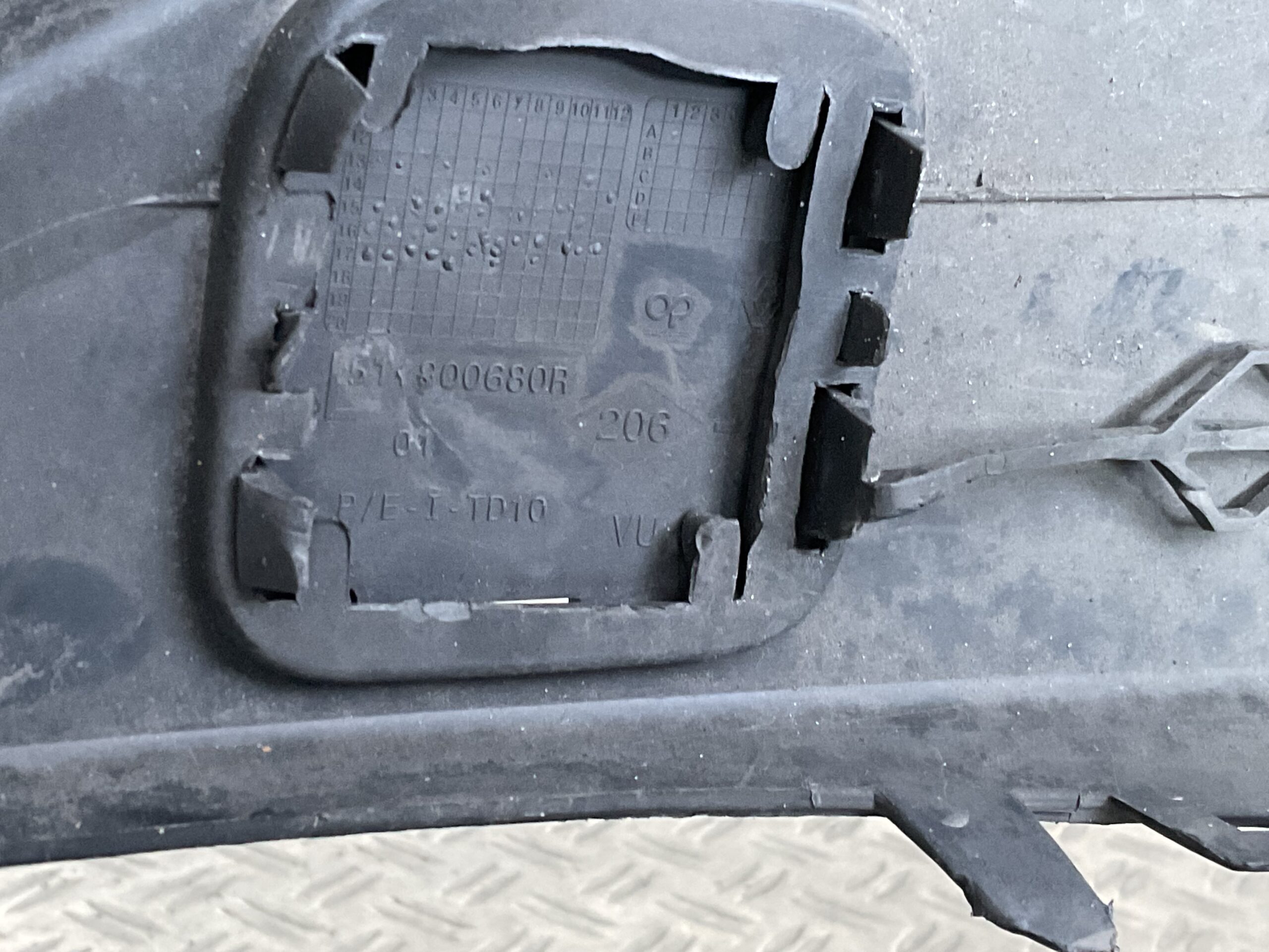 Bumper Renault Trafic 3 2014-2018 620223380R Voorbumper F10-16673z