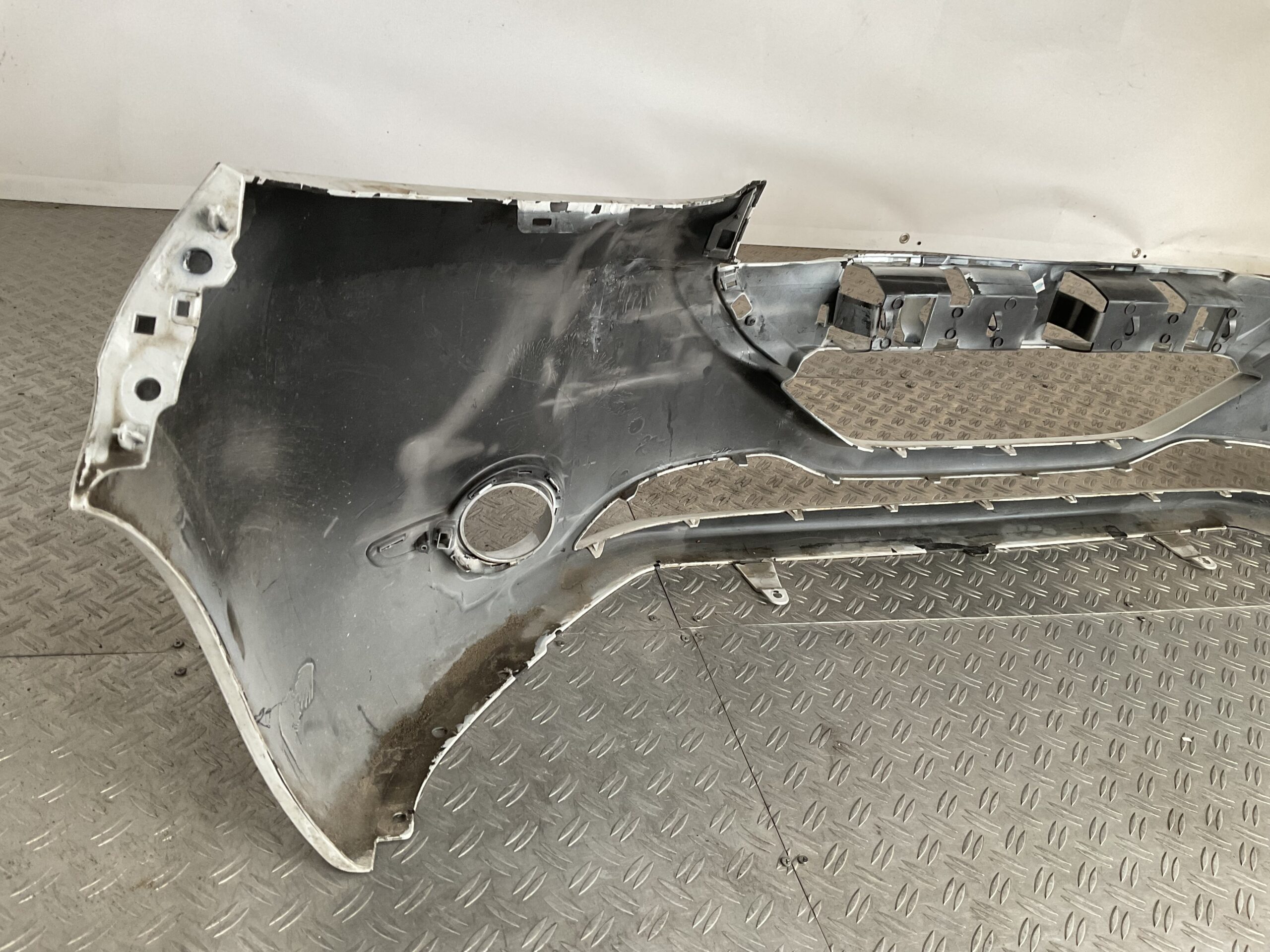 Bumper Peugeot 208 12-16 9672794477 1083795x Voorbumper J2-16951z