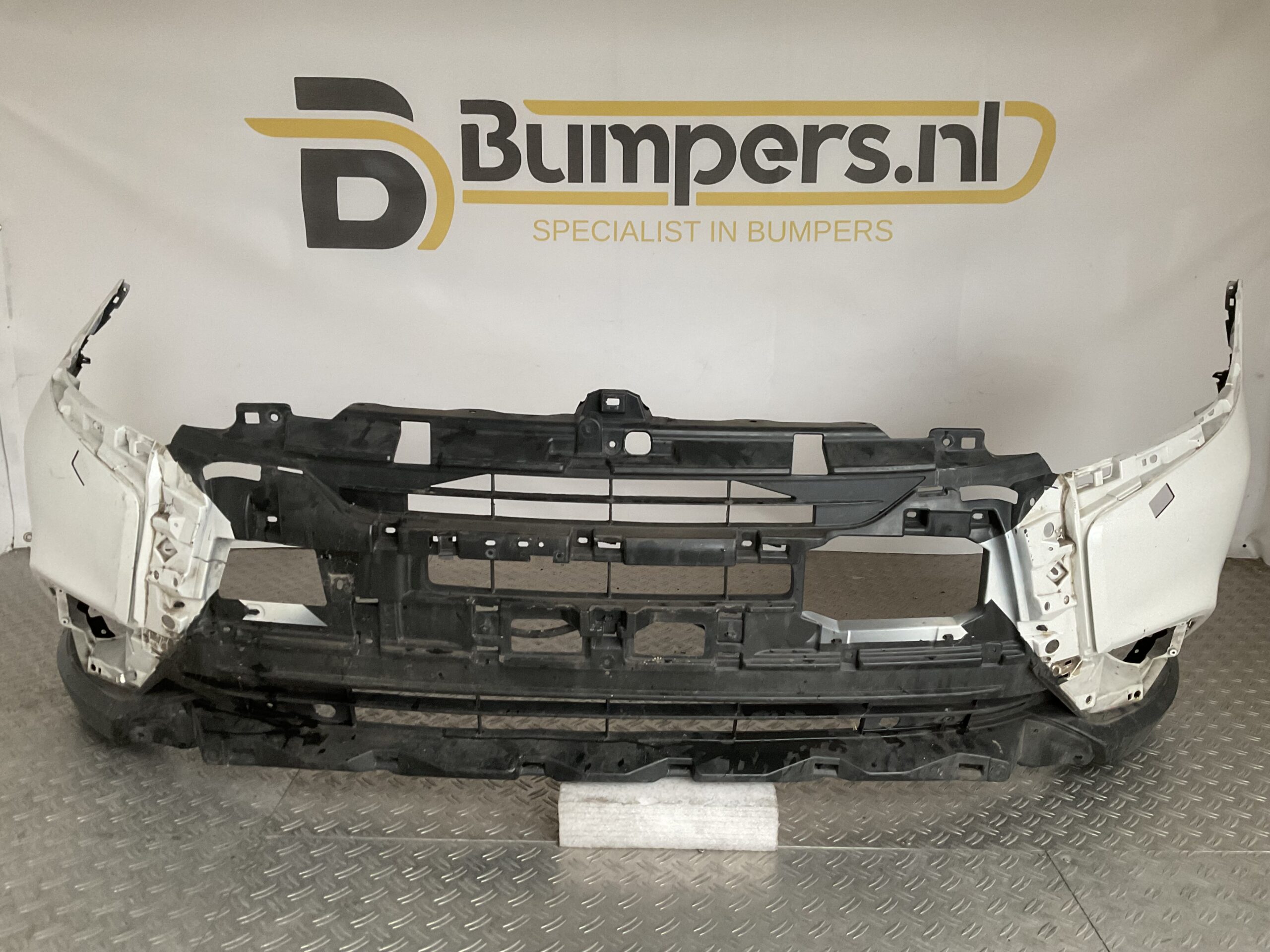 Bumper Mitsubishi Outlander 16-18 6410G227ZZ Voorbumper B9-16277z