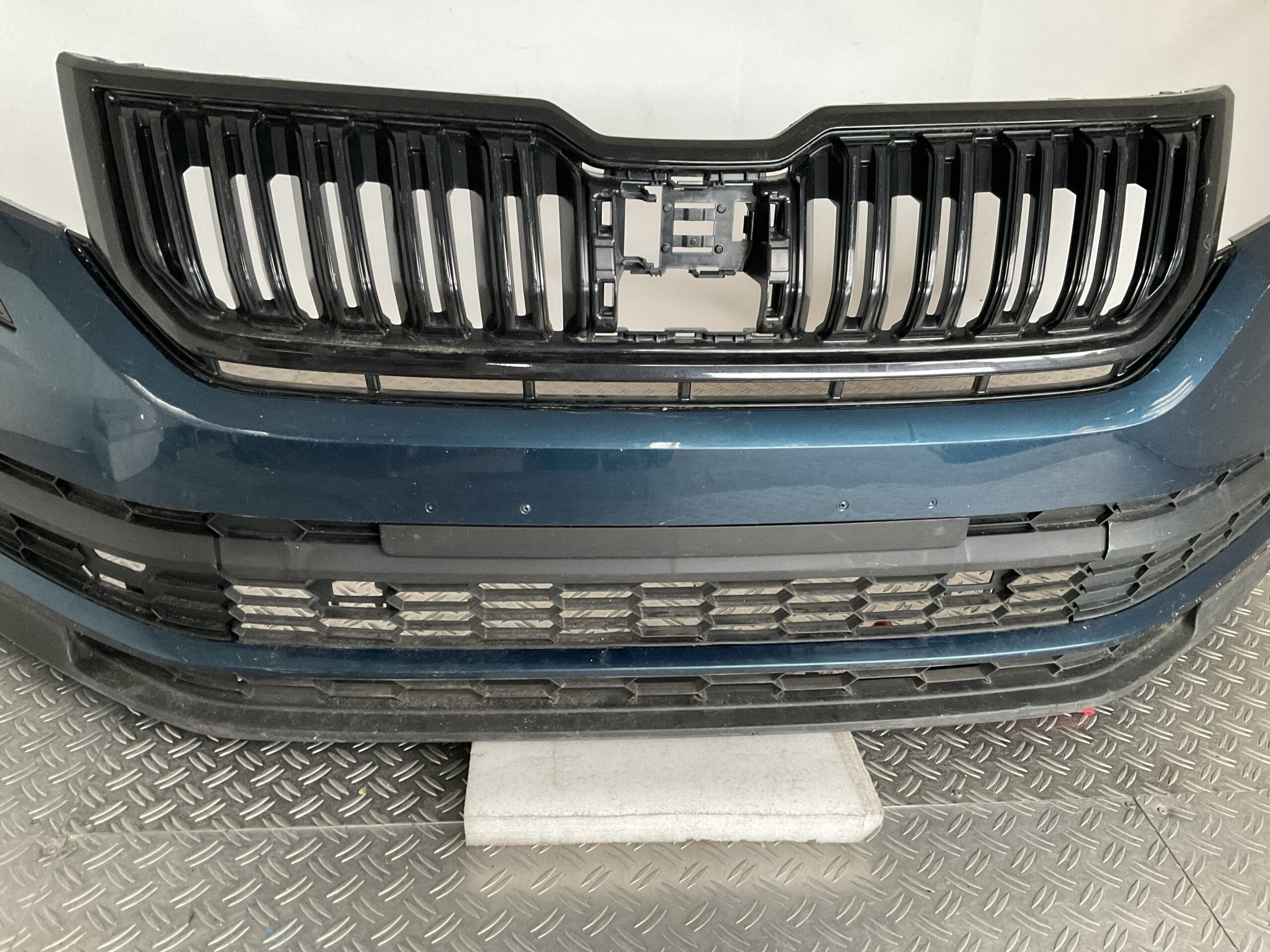 Bumper Skoda Kadiaq 565 17- 565807221 Voorbumper H5-17089z