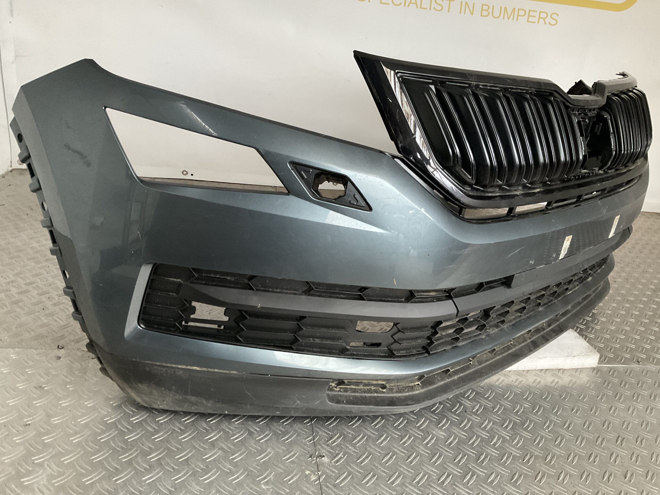 Bumper Skoda Kadiaq 565 17- 565807221 Voorbumper H5-17090z