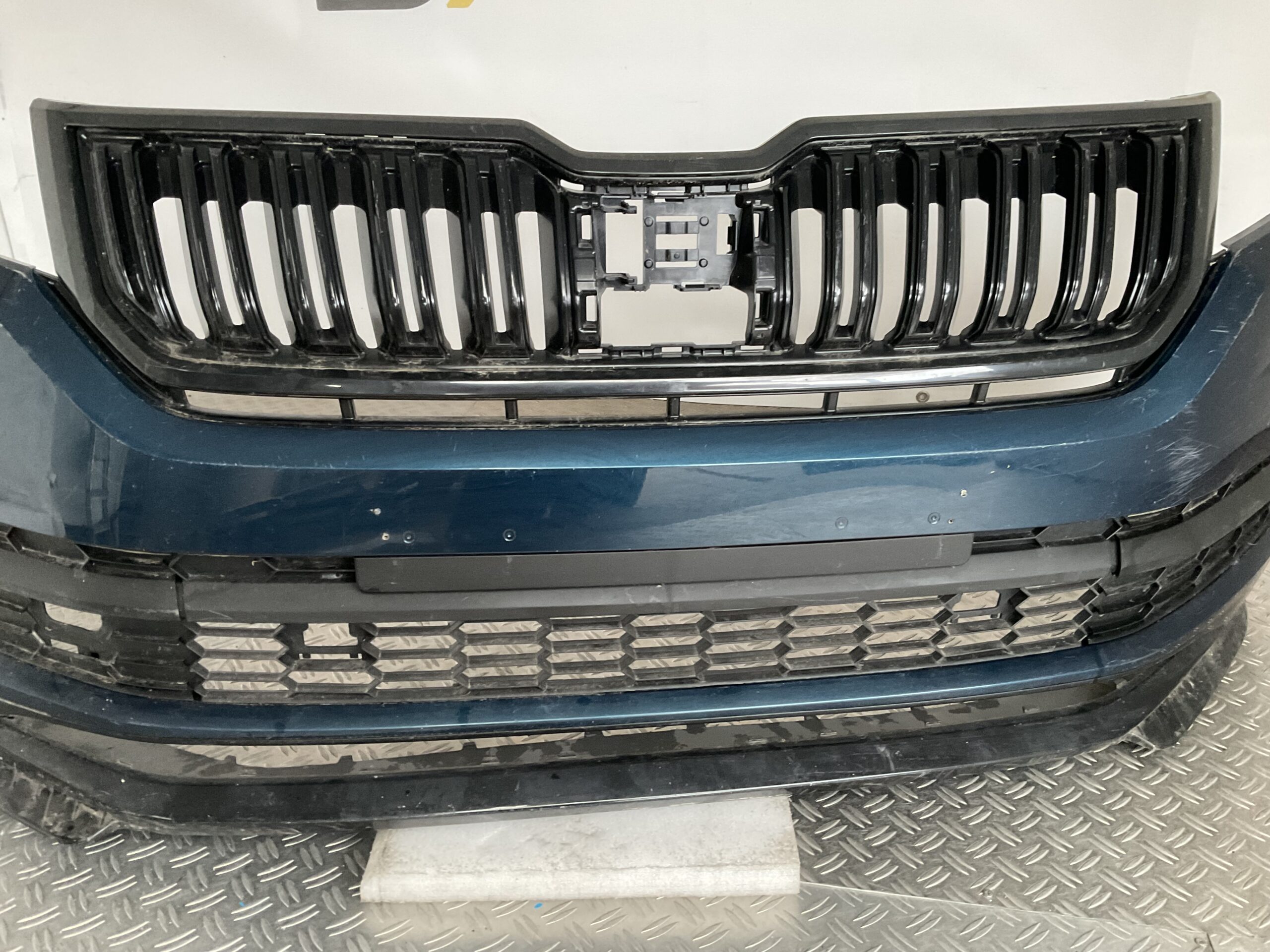 Bumper Skoda Kadiaq 565 17- 565807221 Voorbumper H5-17097z
