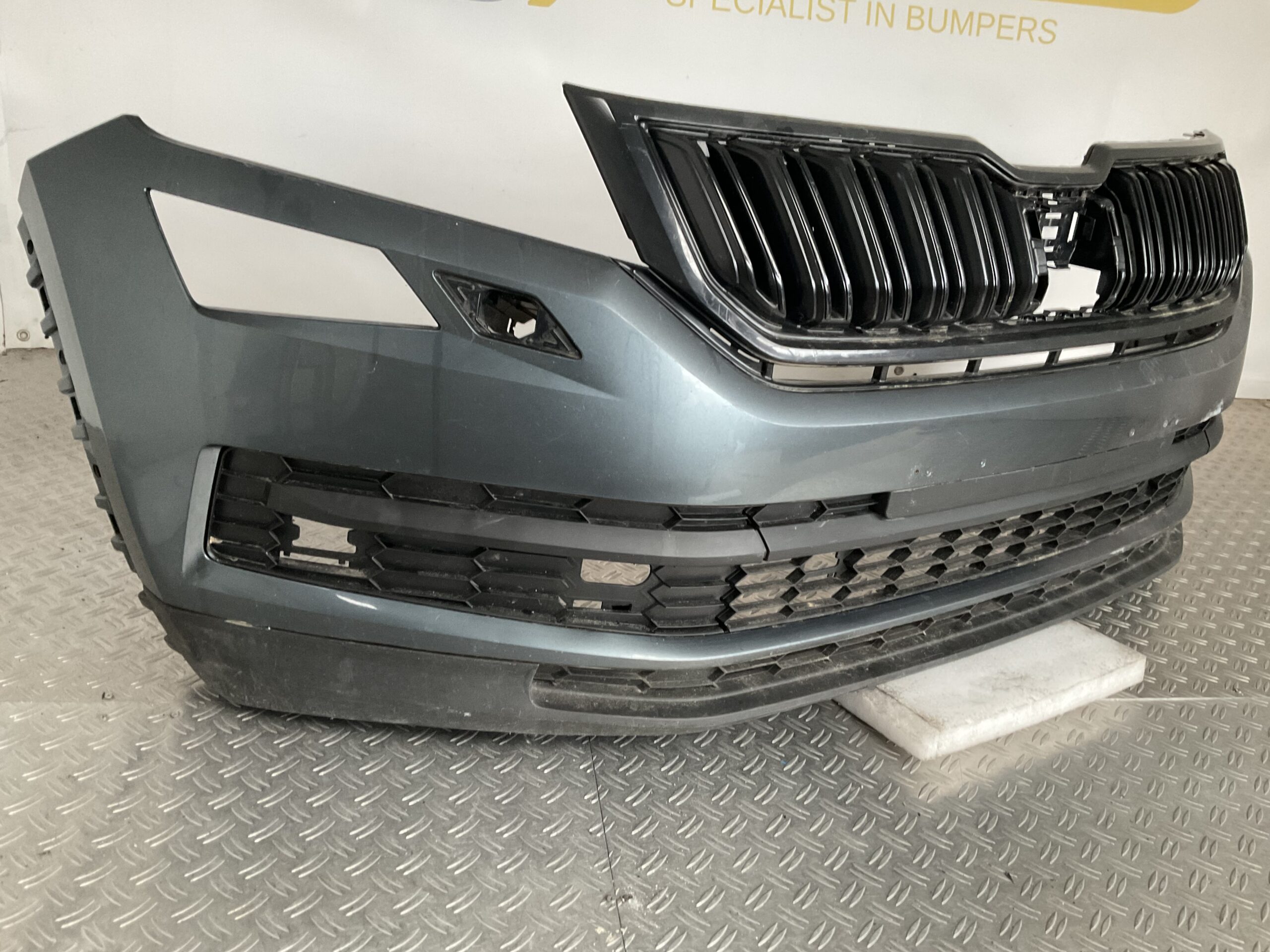 Bumper Skoda Kadiaq 565 17- 565807221 Voorbumper H5-17093z