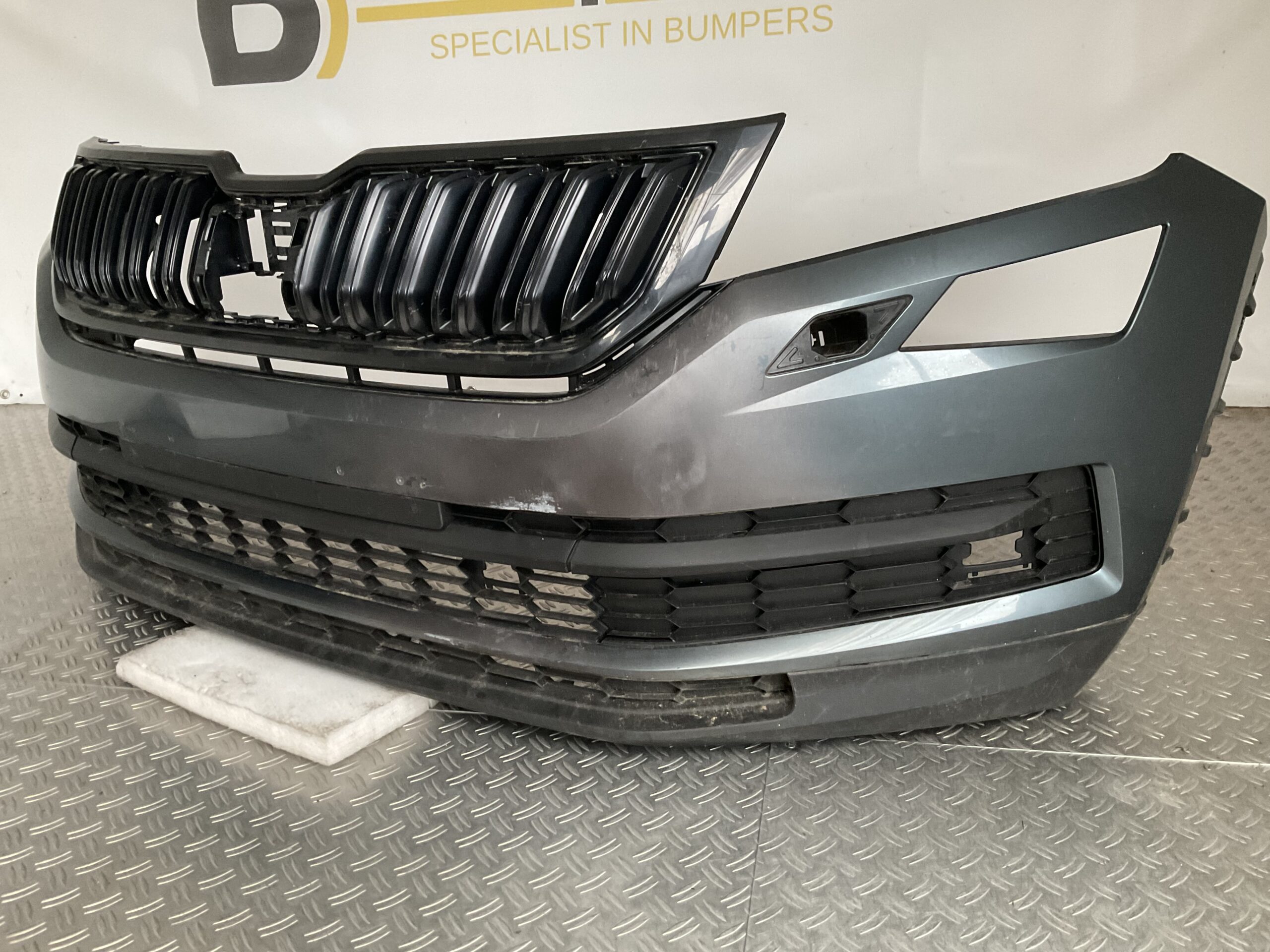 Bumper Skoda Kadiaq 565 17- 565807221 Voorbumper H5-17093z