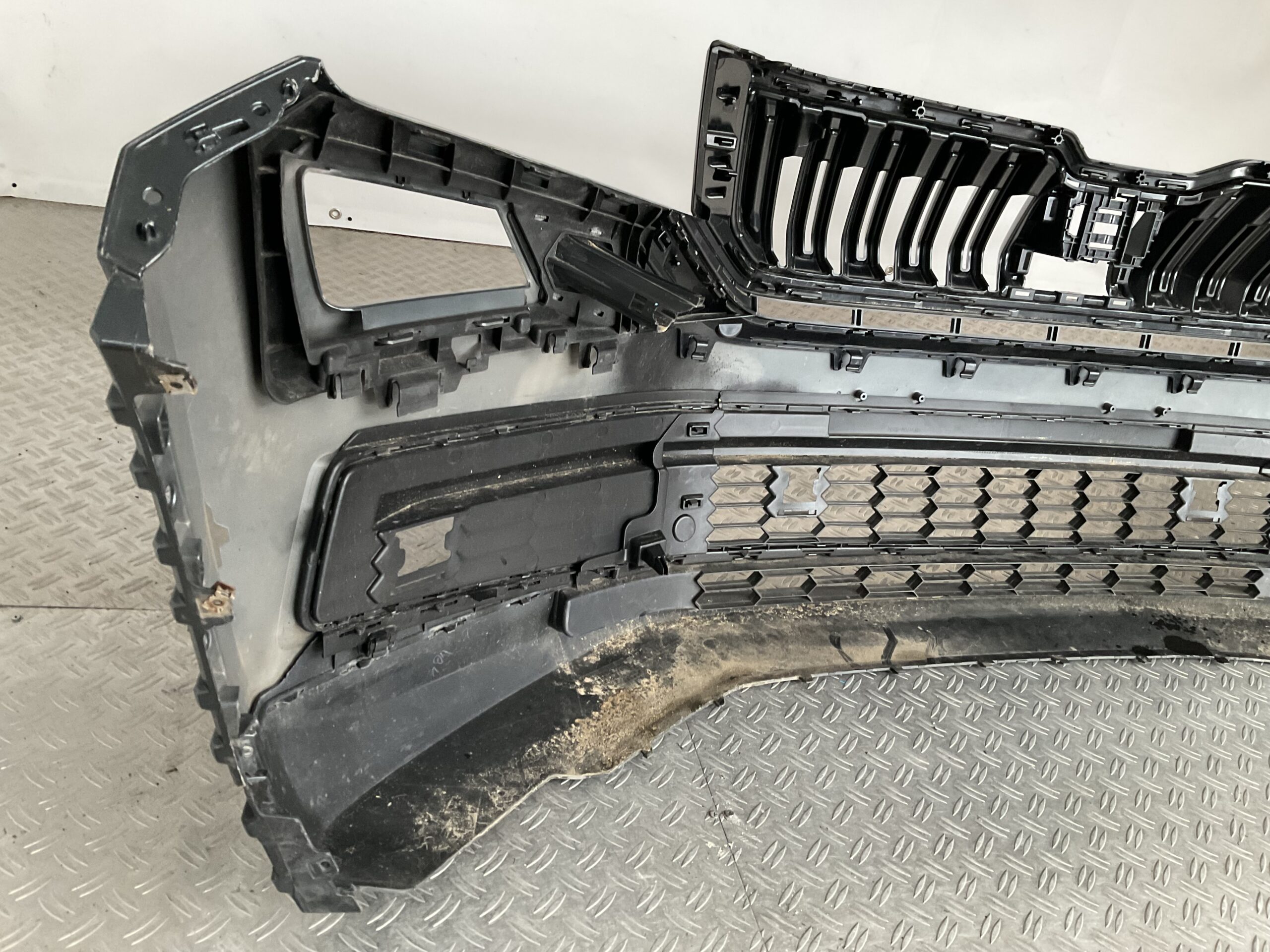 Bumper Skoda Kadiaq 565 17- 565807221 Voorbumper H5-17093z