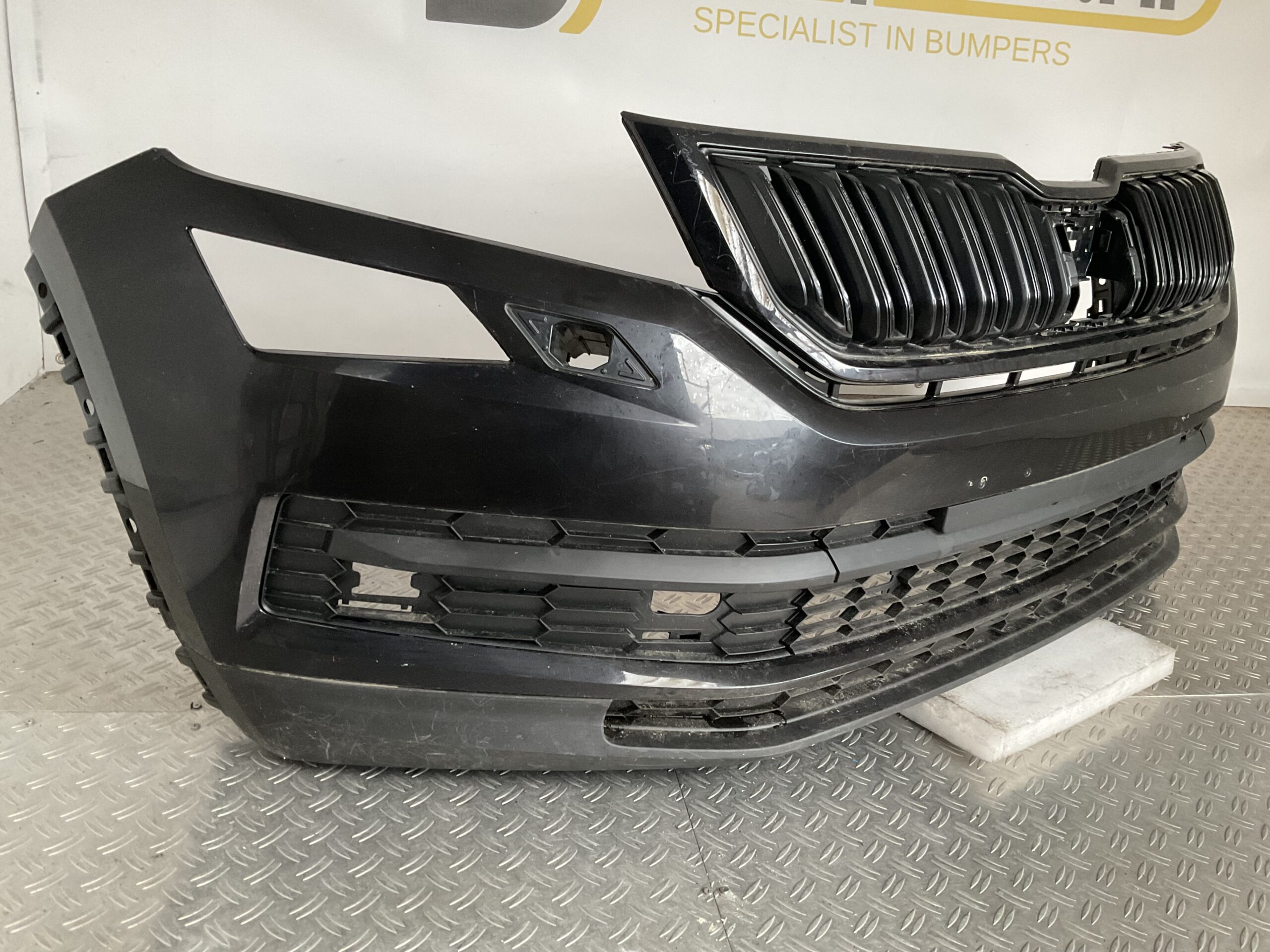 Bumper Skoda Kadiaq 565 17- 565807221 Voorbumper H5-17094z