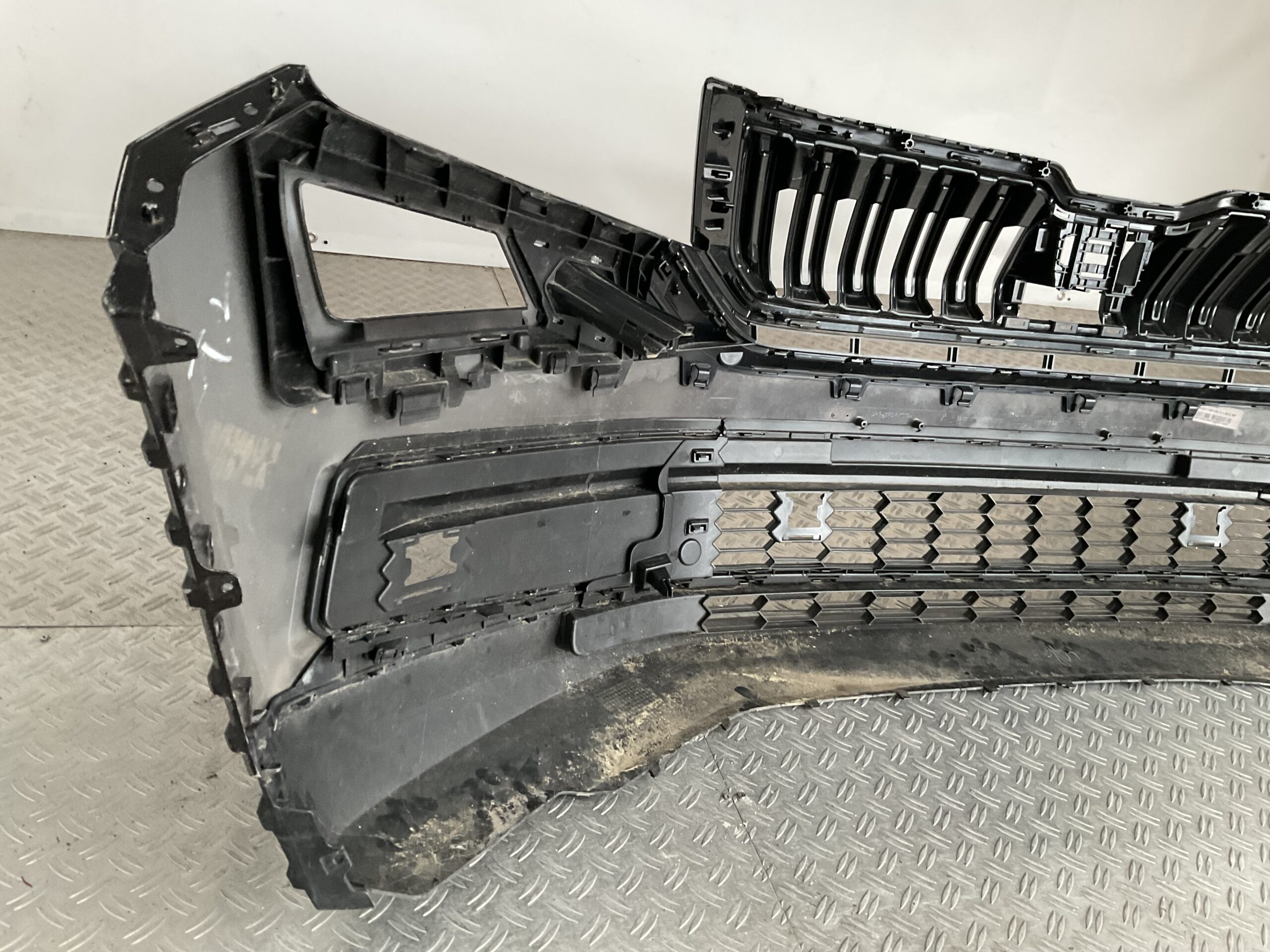 Bumper Skoda Kadiaq 565 17- 565807221 Voorbumper H5-17094z