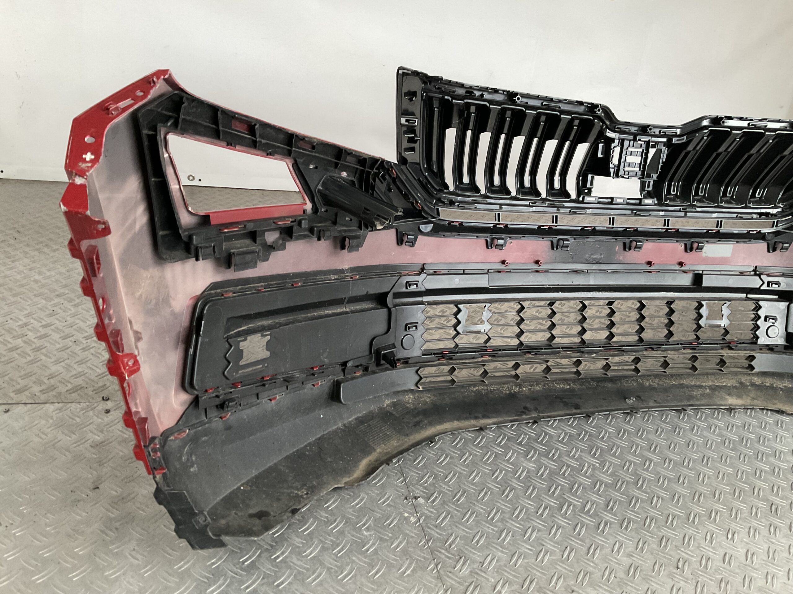 Bumper Skoda Kadiaq 565 17- 565807221 Voorbumper H5-17095z