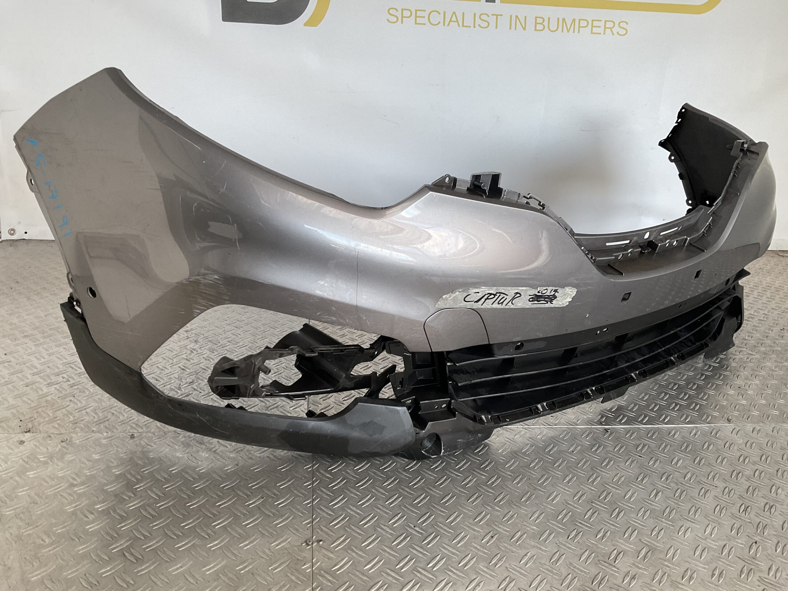 Bumper Renault Captur Facelift 16-21 620227019R Voorbumper F5-17191z