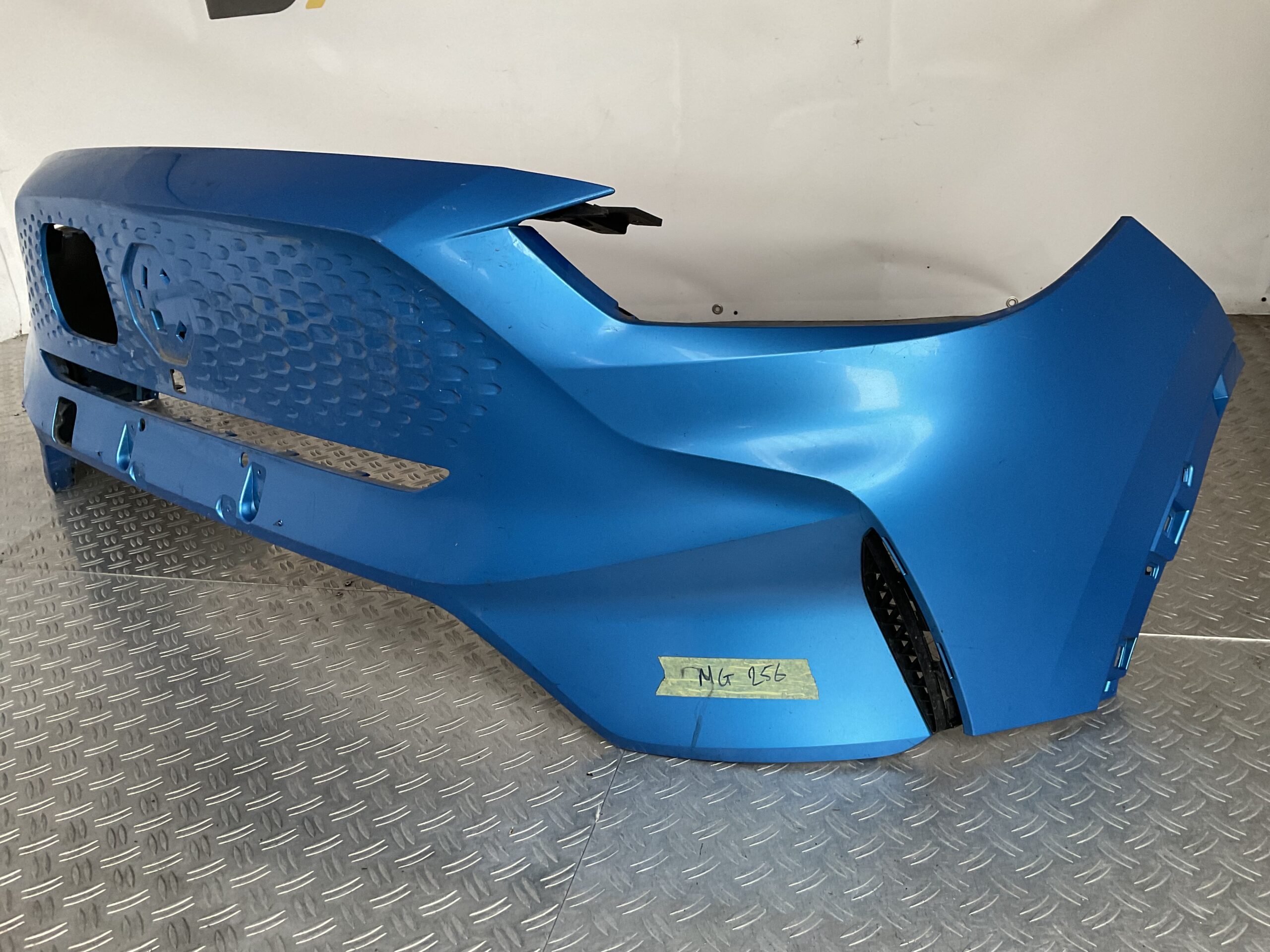 Bumper MG ZS EV Facelift 21- P11010248 Voorbumper M1-17031z