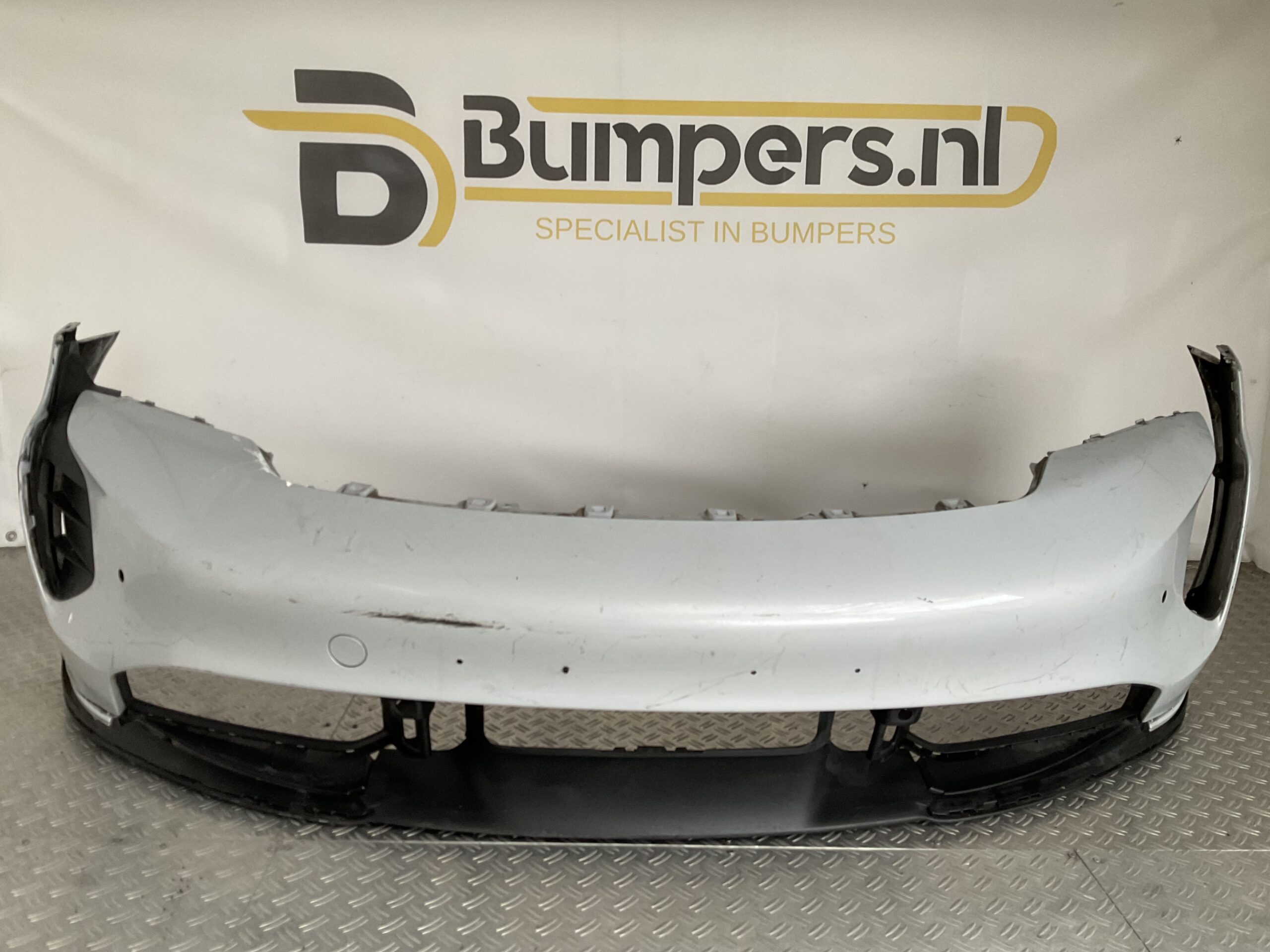 Bumper Porsche Taycan 9J1 9J180221 Voorbumper M1-17035z