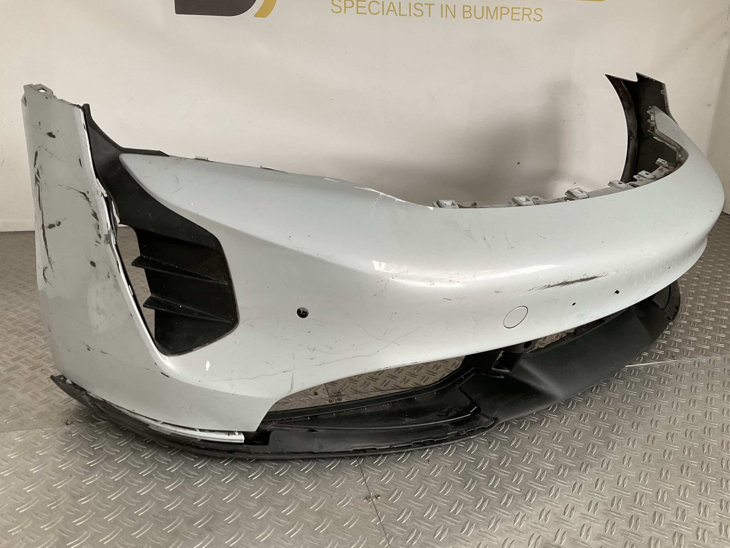 Bumper Porsche Taycan 9J1 9J180221 Voorbumper M1-17035z