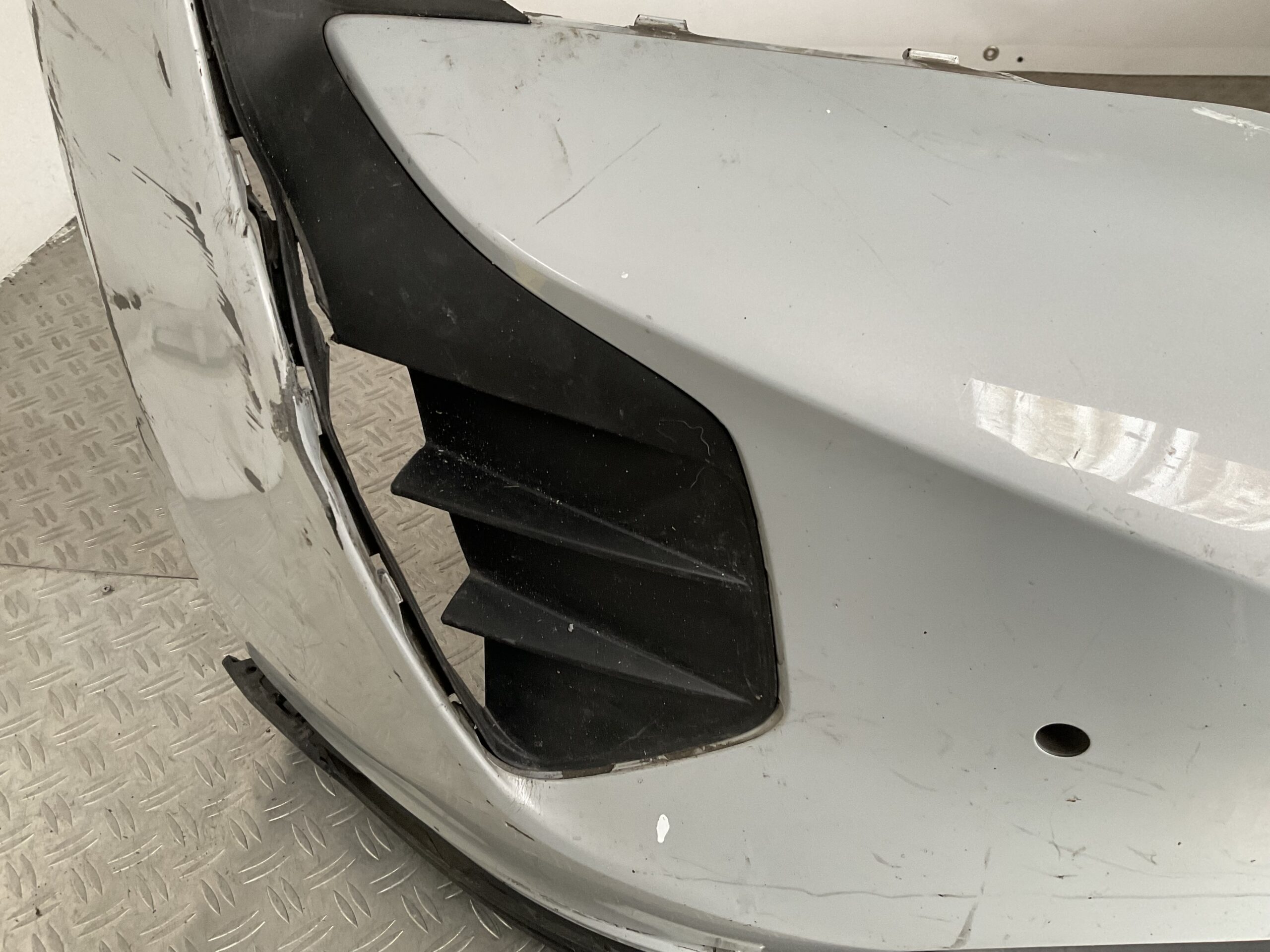 Bumper Porsche Taycan 9J1 9J180221 Voorbumper M1-17035z