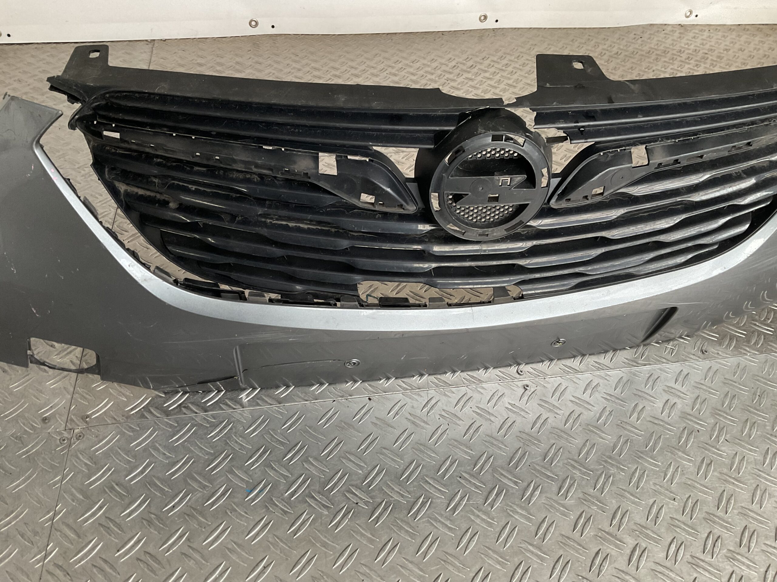 Bumper Opel Crossland X 39097382 Voorbumper i5-17049z