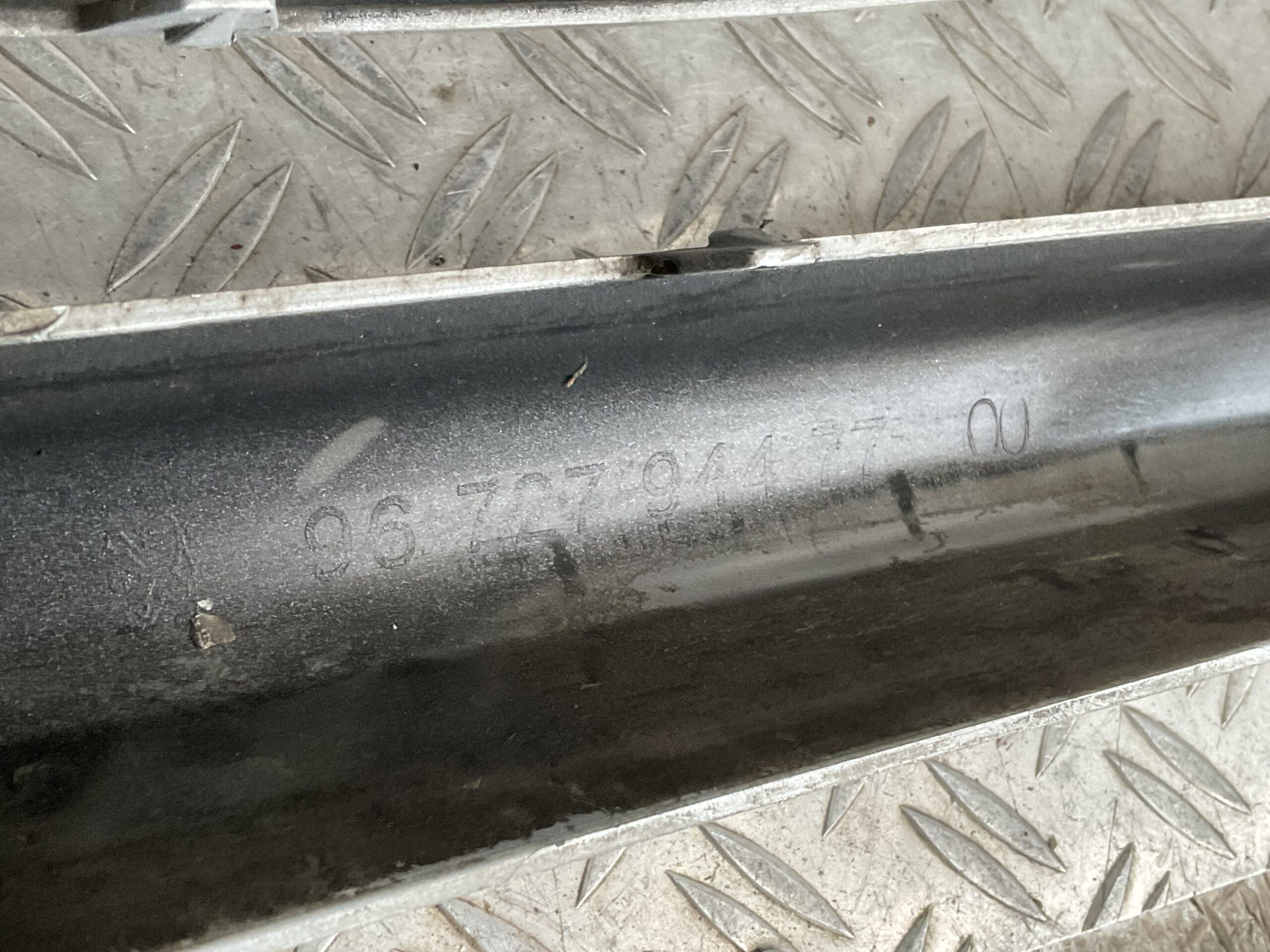 Bumper Peugeot 208 12-16 9672794477 1083795x Voorbumper J2-17069z