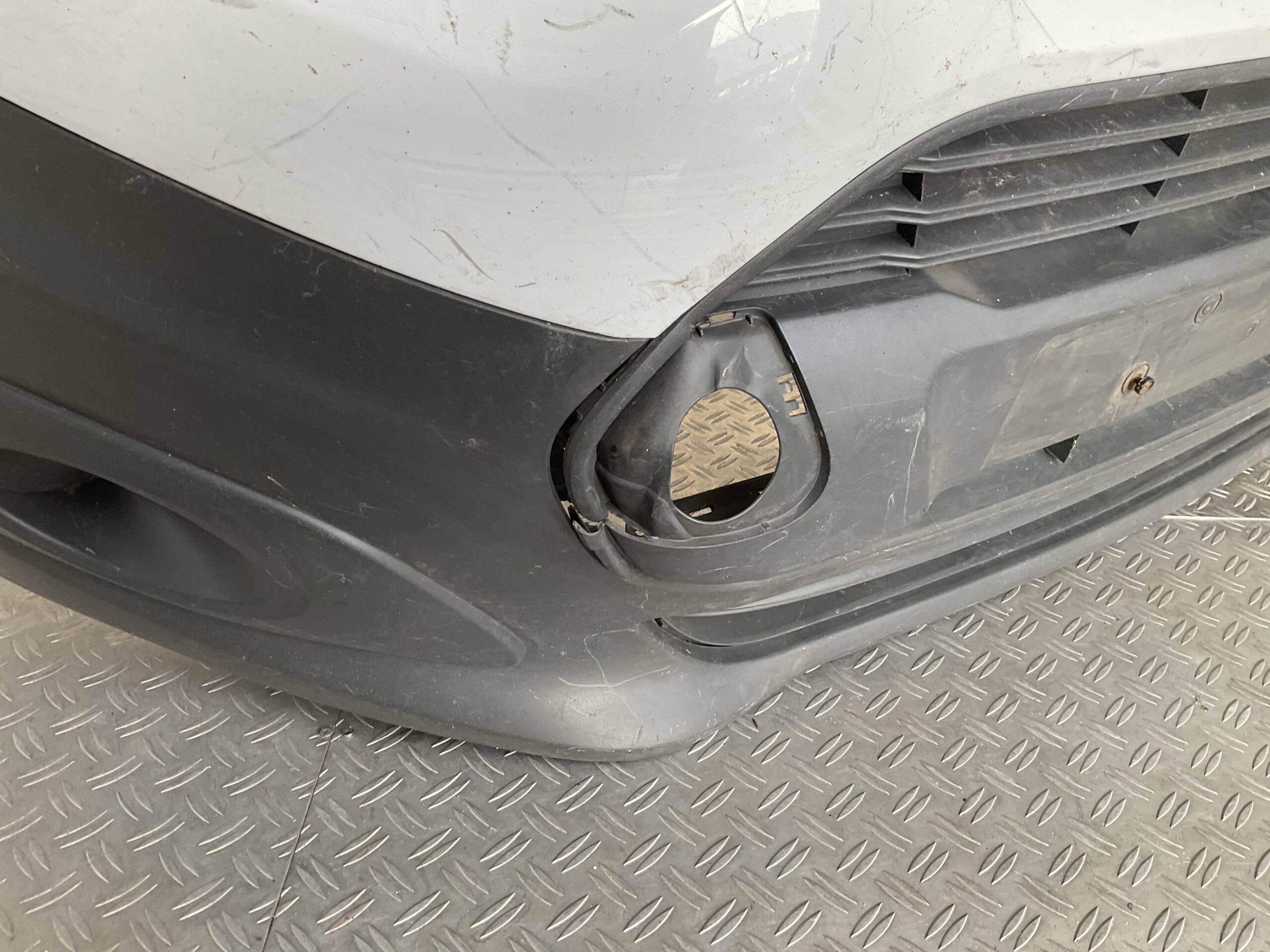 Voorbumper Ford Transit Connect 13-19 DT11-17k819 Voorbumper B9-17130z