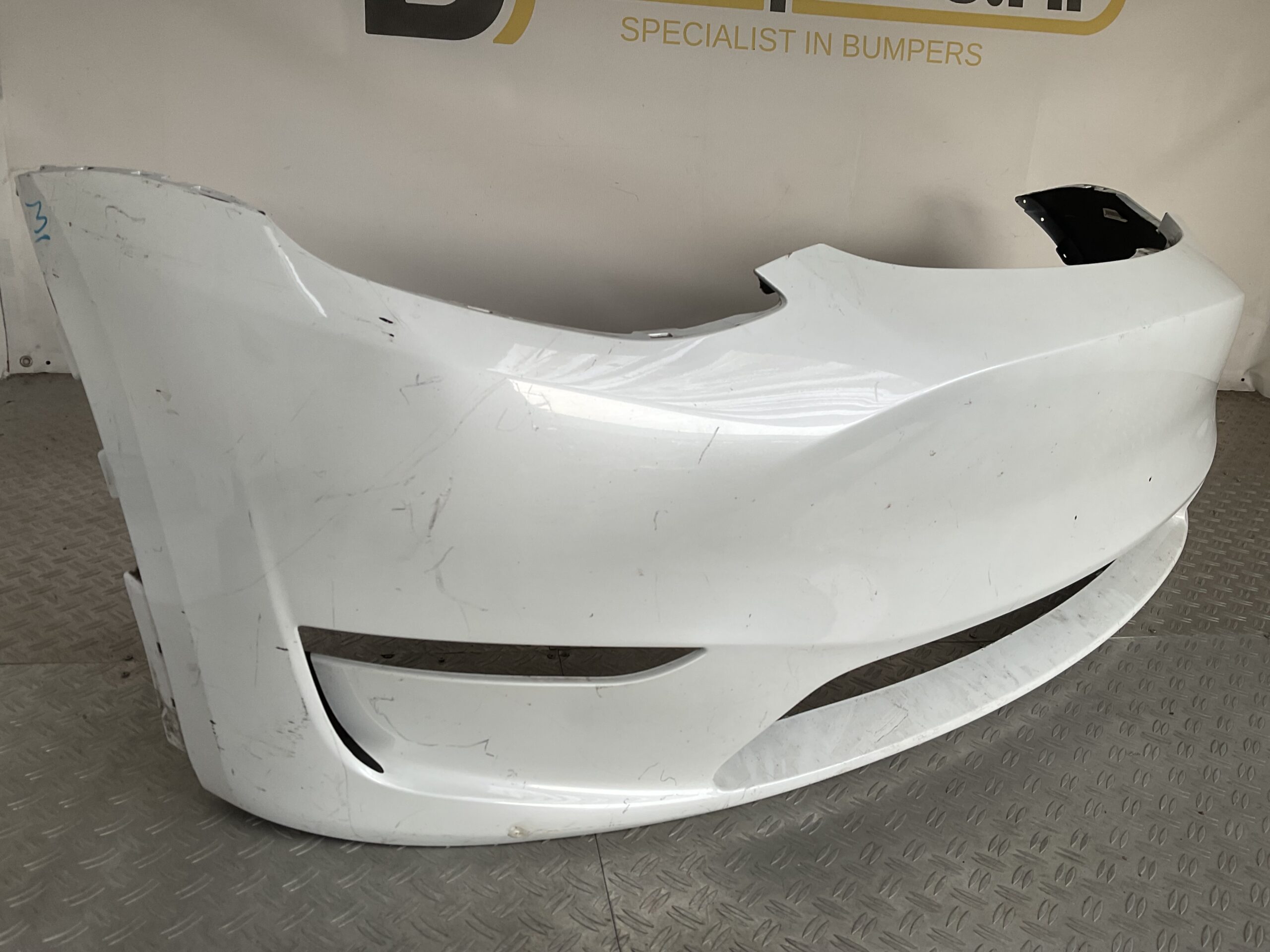 Bumper Tesla Model Y 2020-2024 1540100-06-C Voorbumper M1-17132z