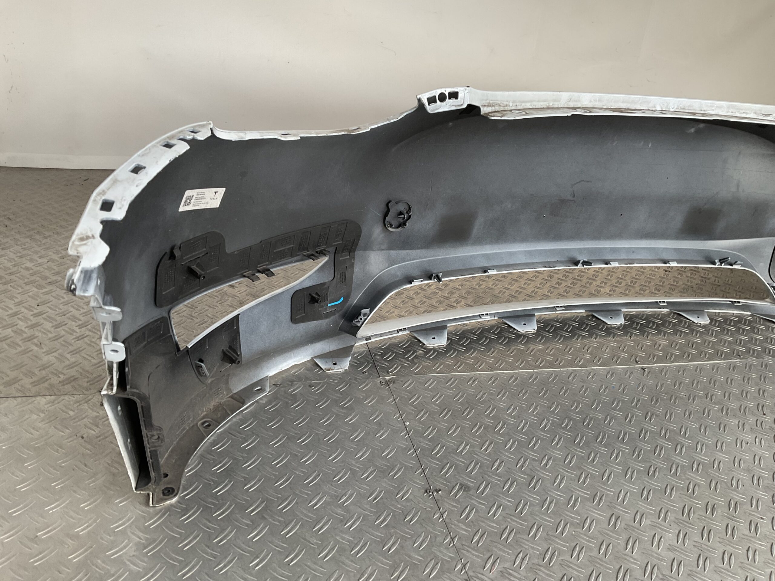 Bumper Tesla Model Y 2020-2024 1540100-06-C Voorbumper M1-17132z